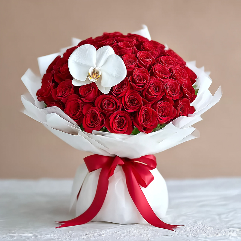 How does Oudtshoorn balance the cost and timeliness of cross-border flower shipping?